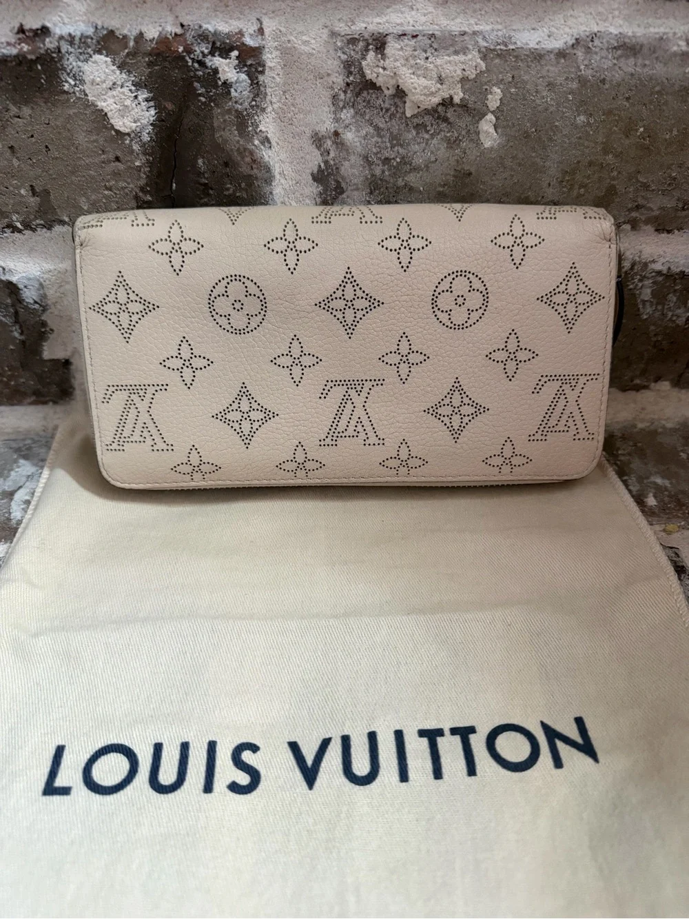Louis Vuitton Mahina Amelia Wallet